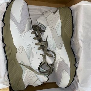 Nike Air Huarache (NEW)